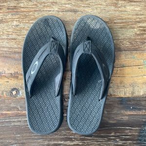 Men’s Oakley flip flop